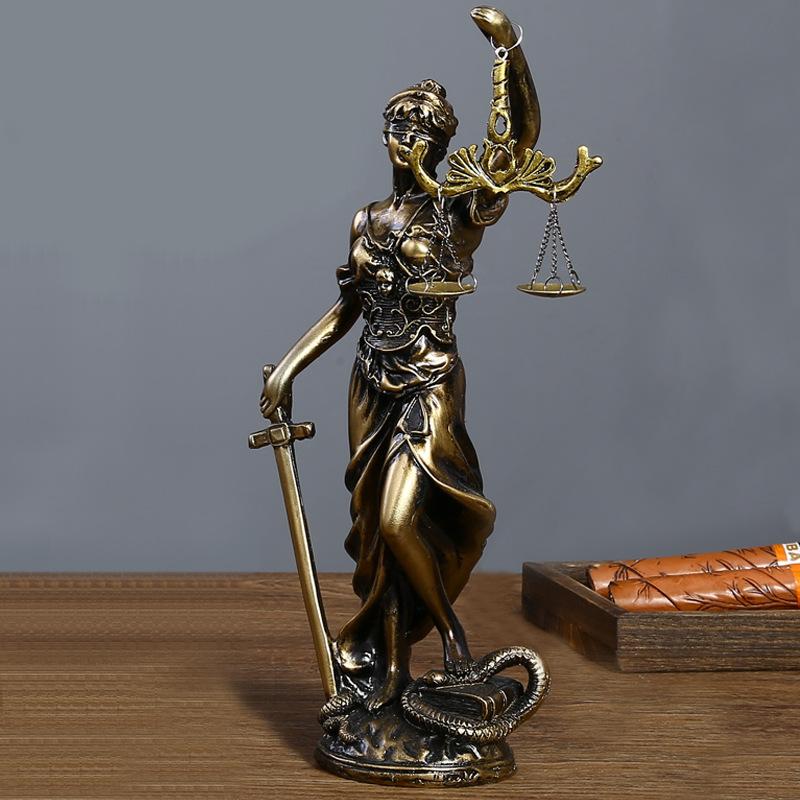 Model Kit Judge - Patung Lady Justice dari Kuningan Antik