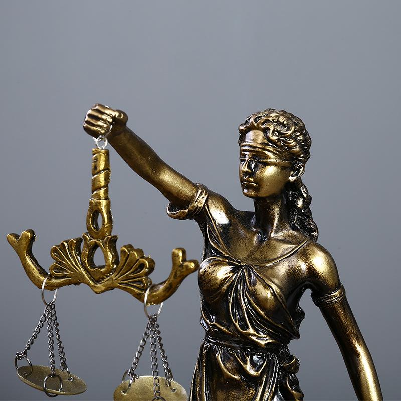 Patung Lady Justice dari Kunin - Model Kit Judge ulasan dan harga