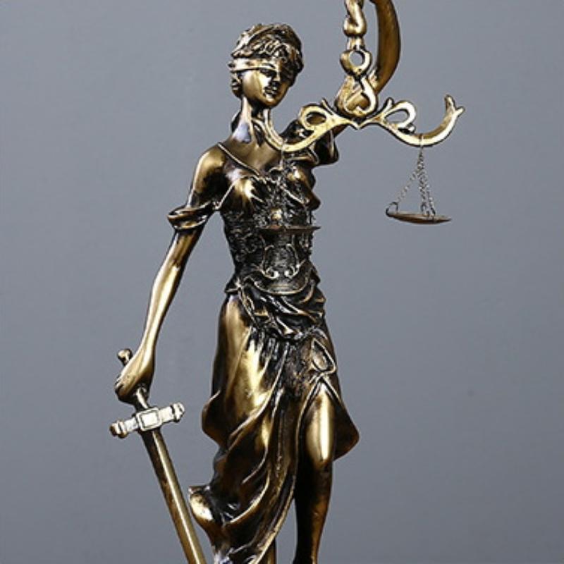Patung Lady Justice dari Kunin - Model Kit Judge ulasan dan harga